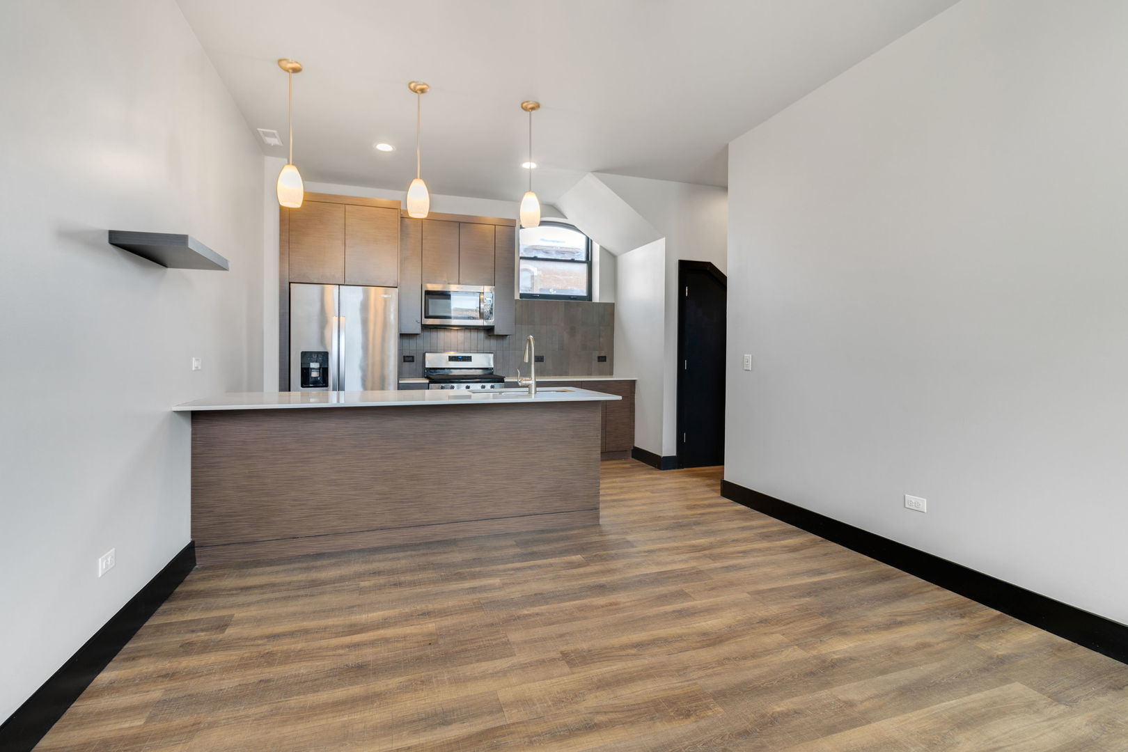 6 E Downer Place #200, Aurora, IL 60505