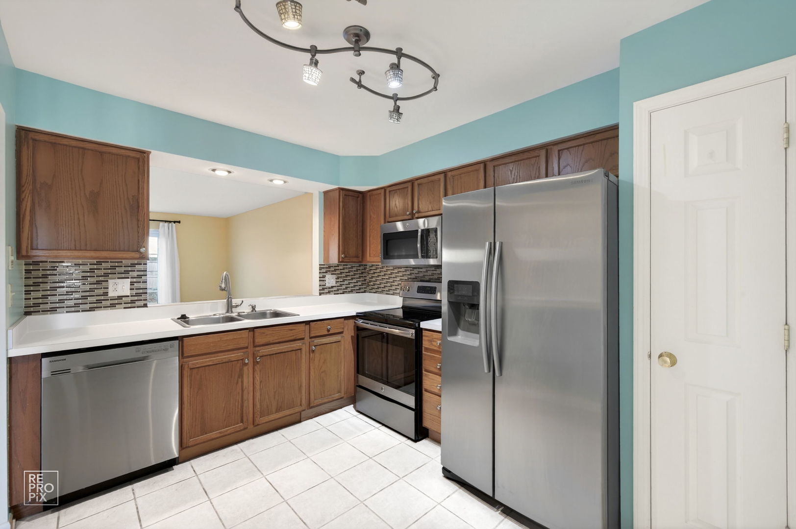 414 Lakeview Circle, Bolingbrook, IL 60440