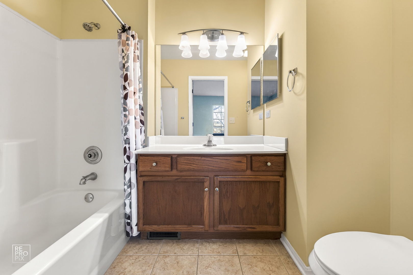 414 Lakeview Circle, Bolingbrook, IL 60440