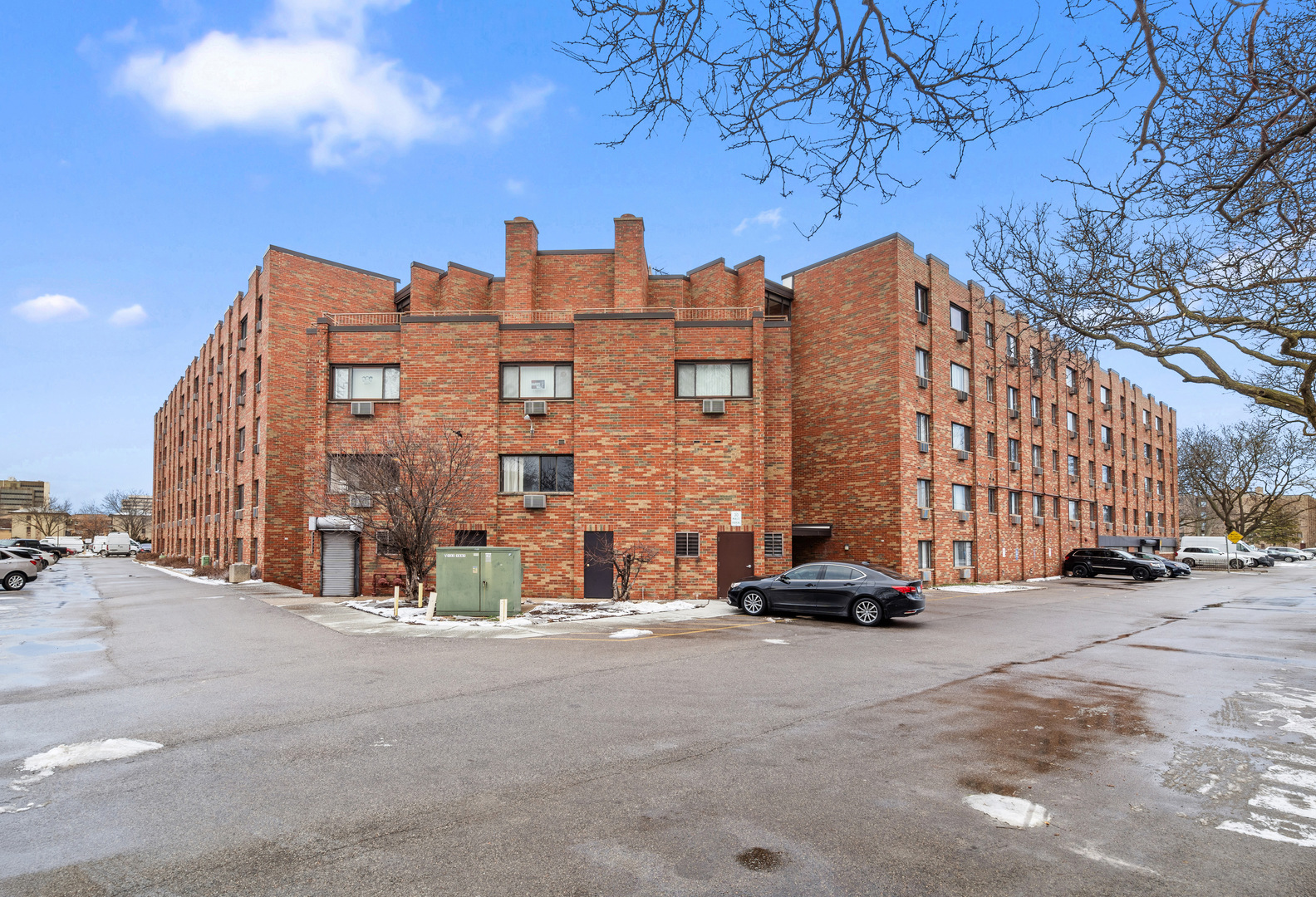 5310 N CHESTER Avenue #200, Chicago, IL 60656
