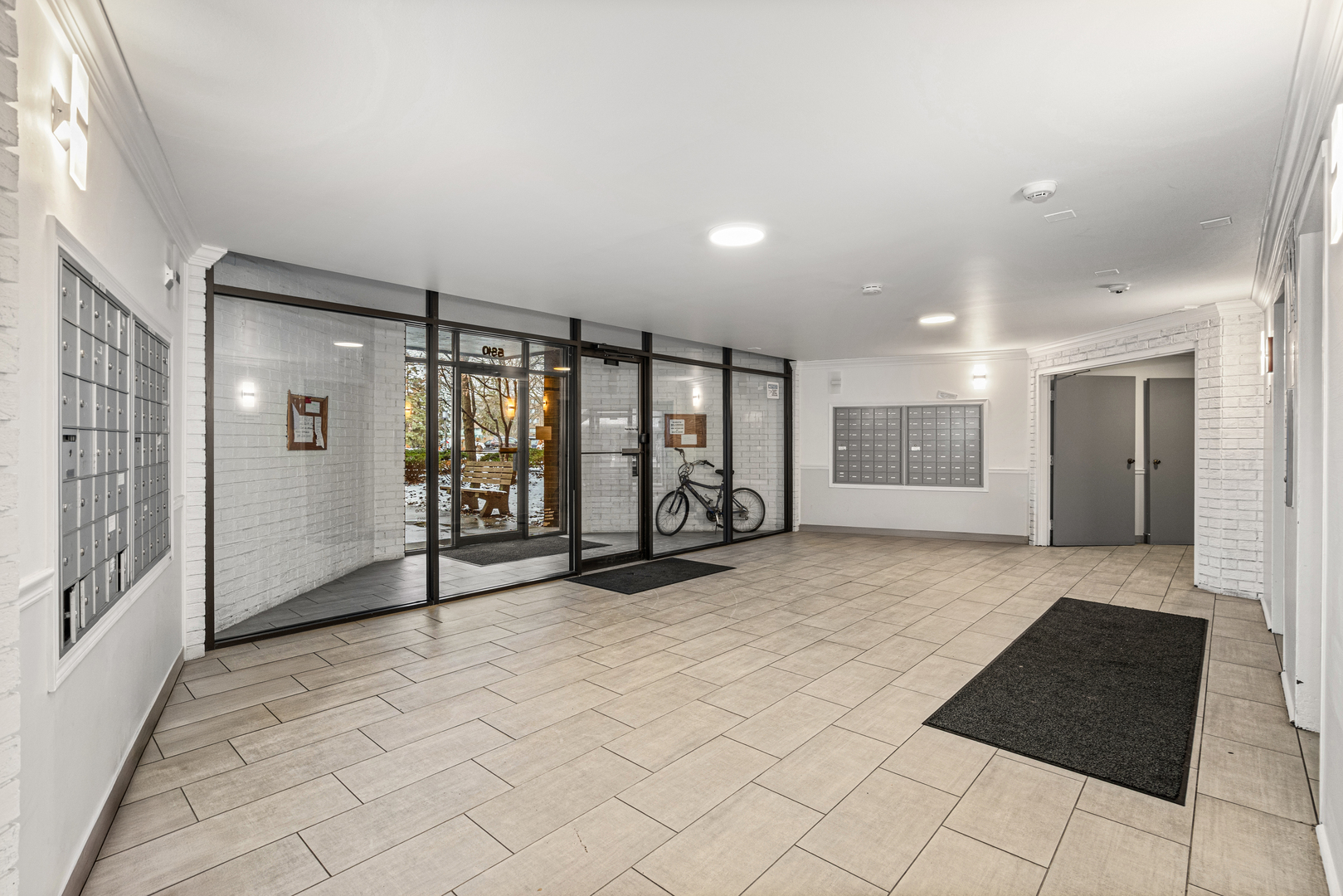 5310 N CHESTER Avenue #200, Chicago, IL 60656