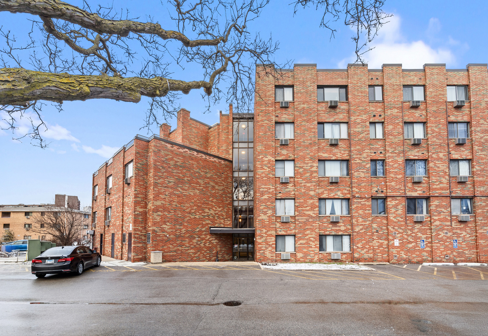 5310 N CHESTER Avenue #200, Chicago, IL 60656