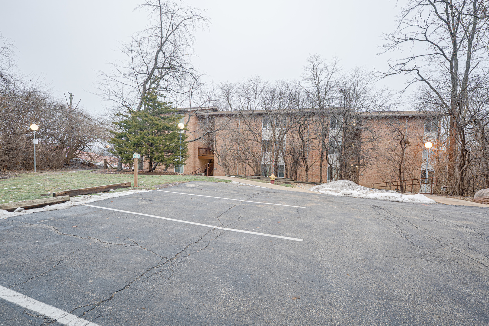 5801 Oakwood Drive #E, Lisle, IL 60532