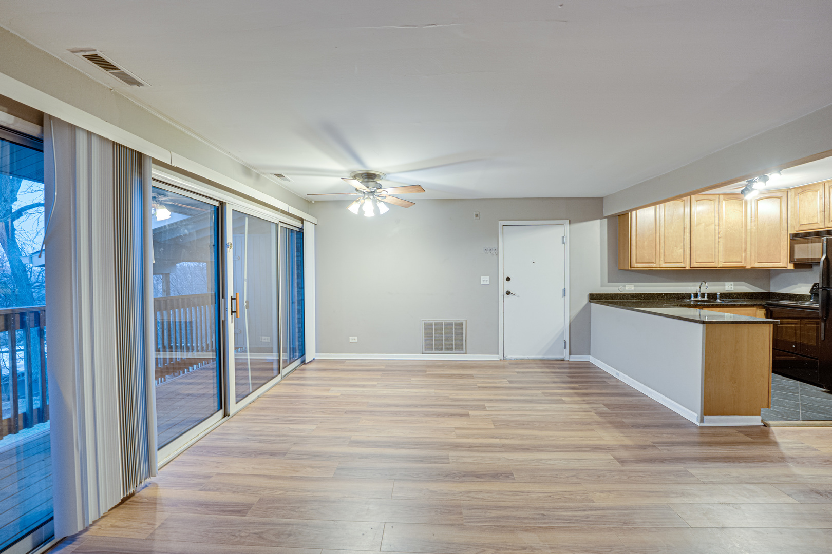 5801 Oakwood Drive #E, Lisle, IL 60532