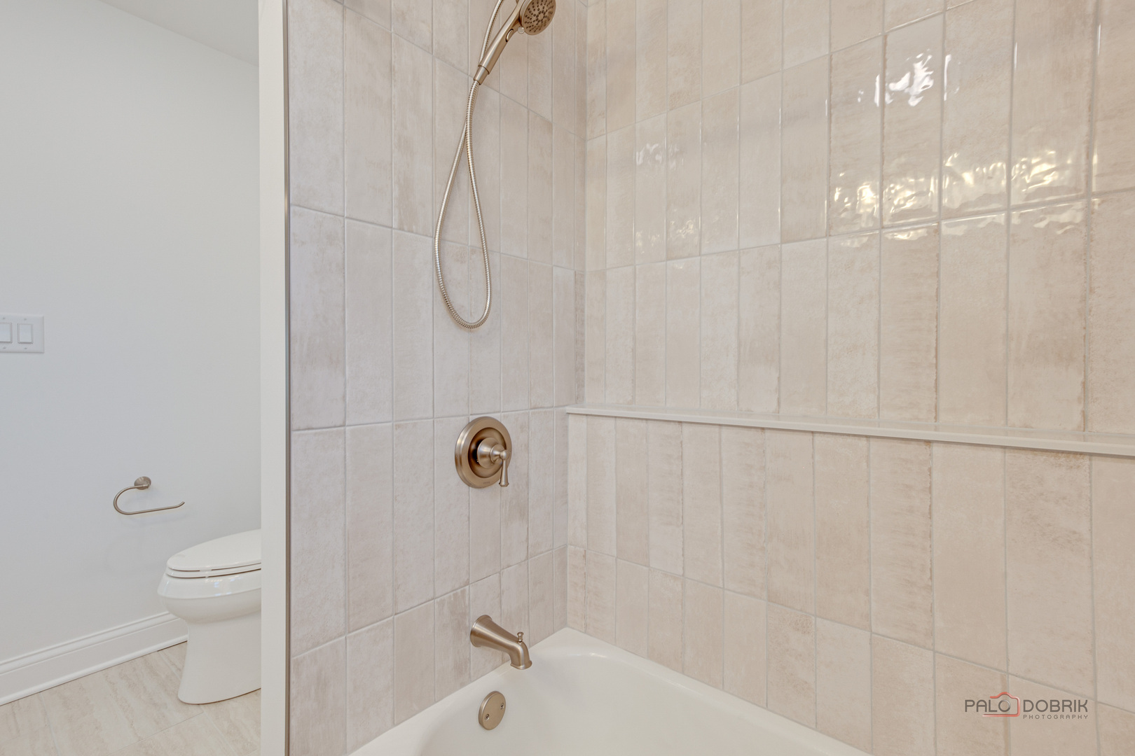 2233 Heathercliff Drive, Green Oaks, IL 60048