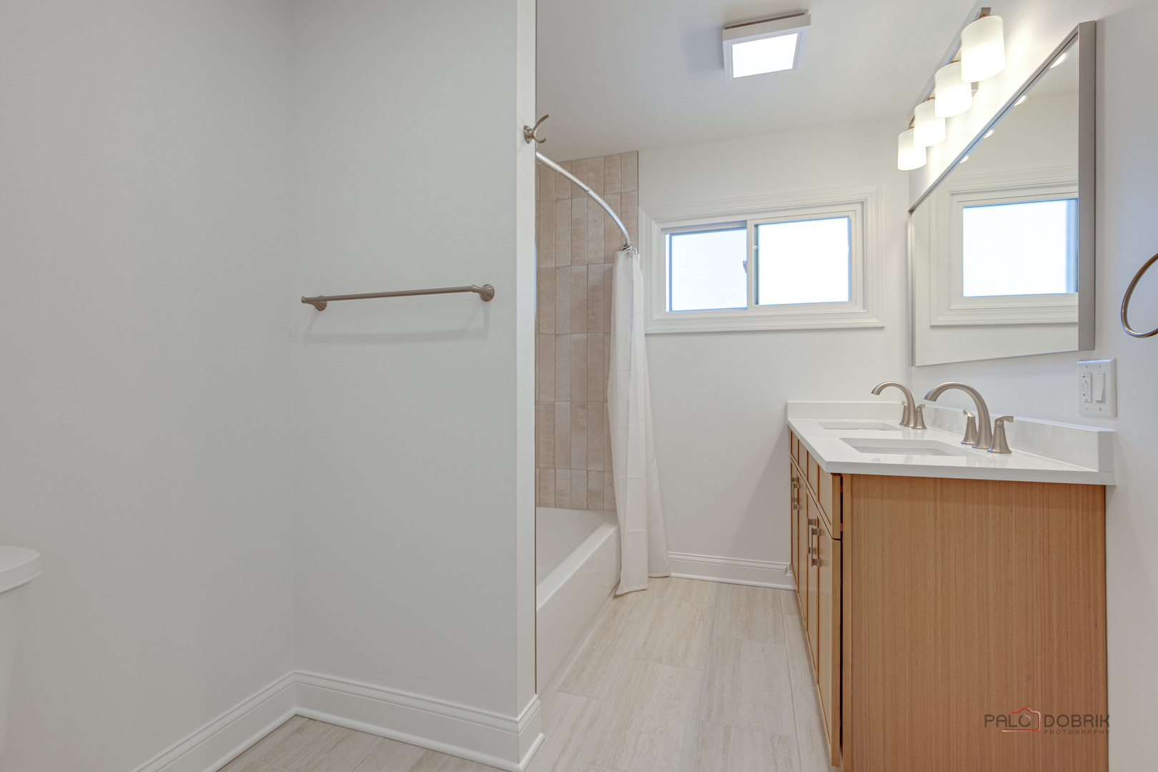 2233 Heathercliff Drive, Green Oaks, IL 60048