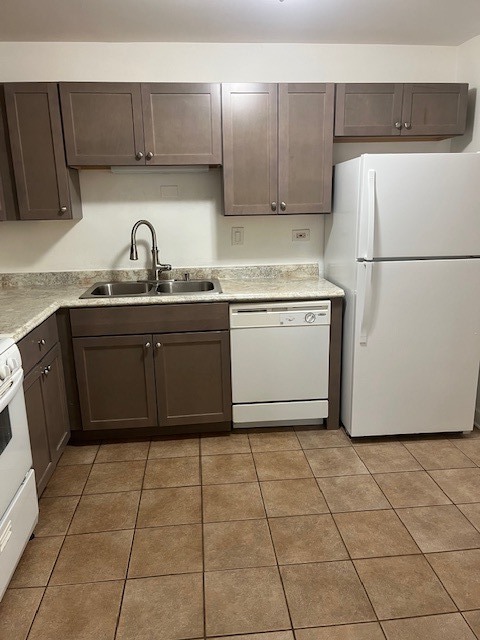 2423 N Kennicott Drive #1C, Arlington Heights, IL 60004