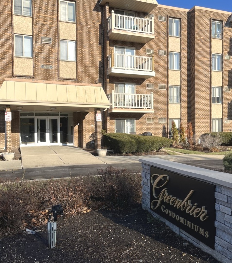 2423 N Kennicott Drive #1C, Arlington Heights, IL 60004