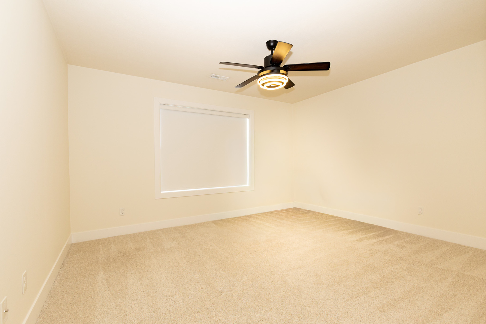 1112 Bell Grove Lane, Bloomington, IL 61705