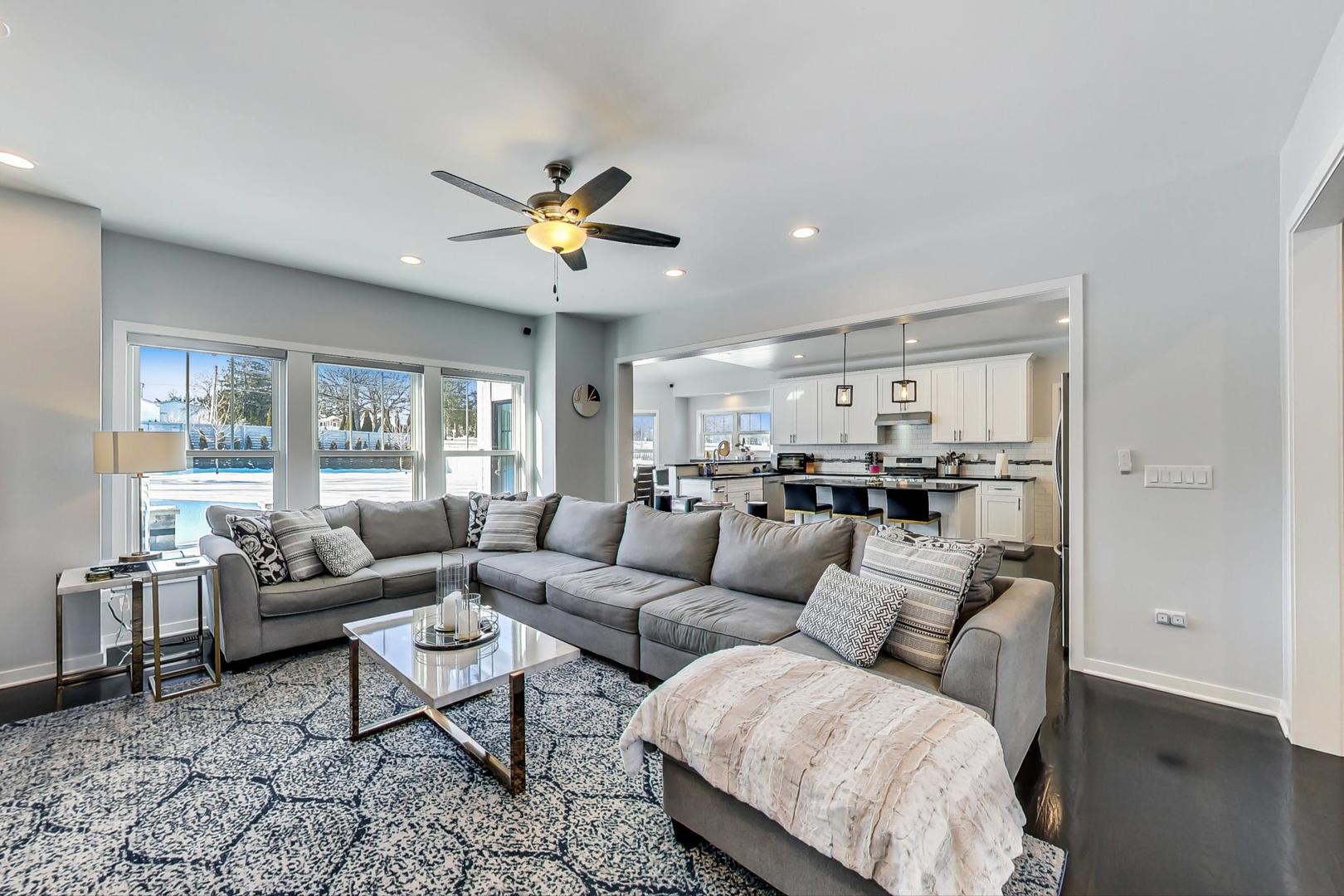 10S330 Oneill Drive, Burr Ridge, IL 60527