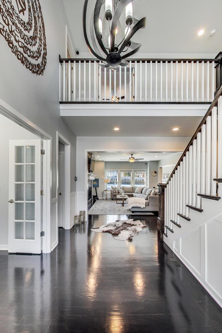 10S330 Oneill Drive, Burr Ridge, IL 60527