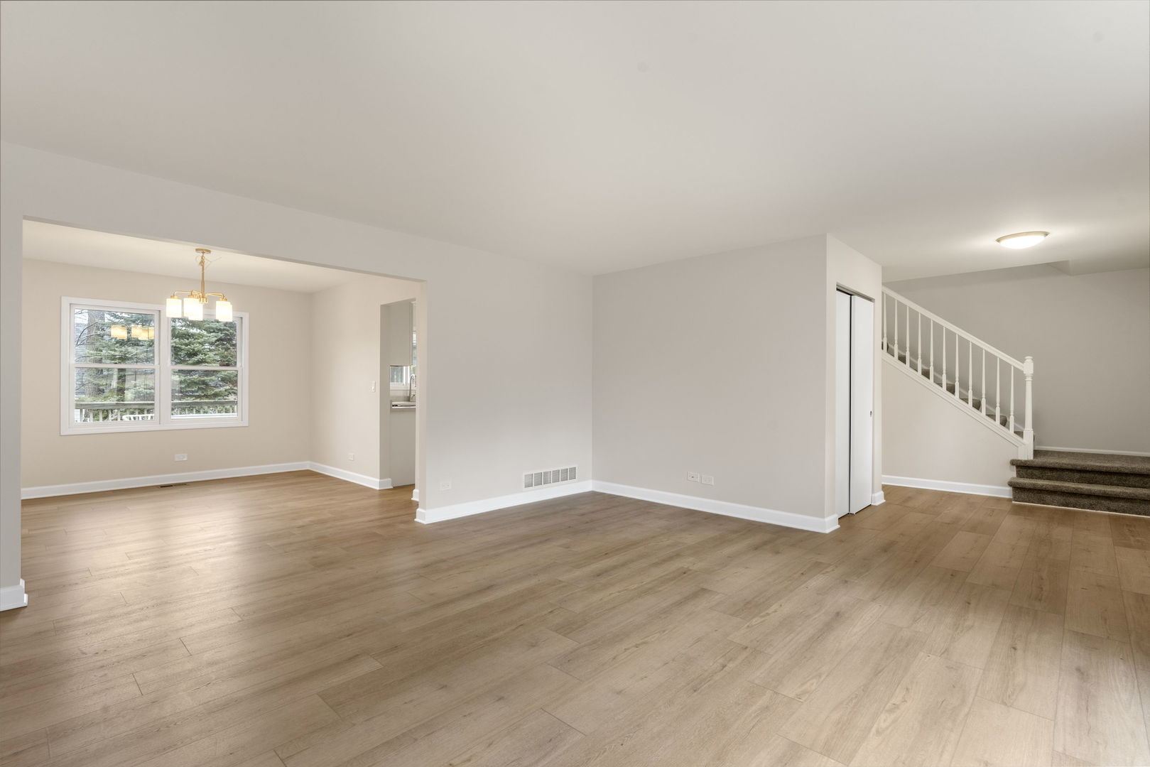 608 Carriage HIll Road, Island Lake, IL 60042