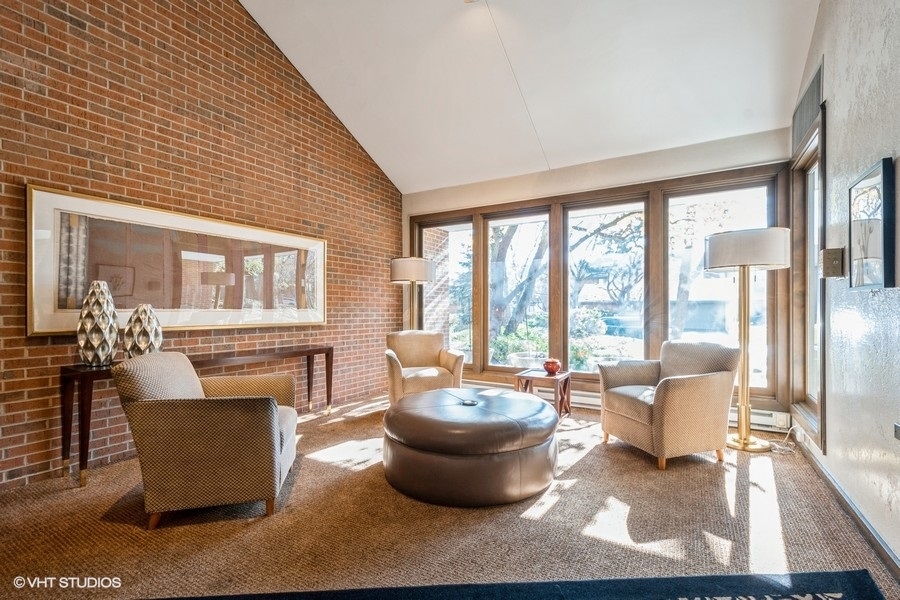 22 Park Lane #220, Park Ridge, IL 60068