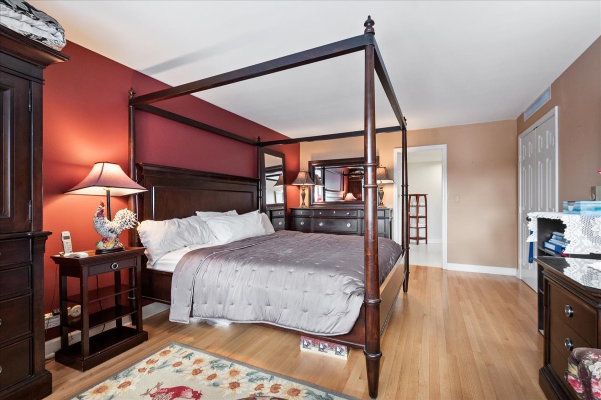 22 Park Lane #220, Park Ridge, IL 60068