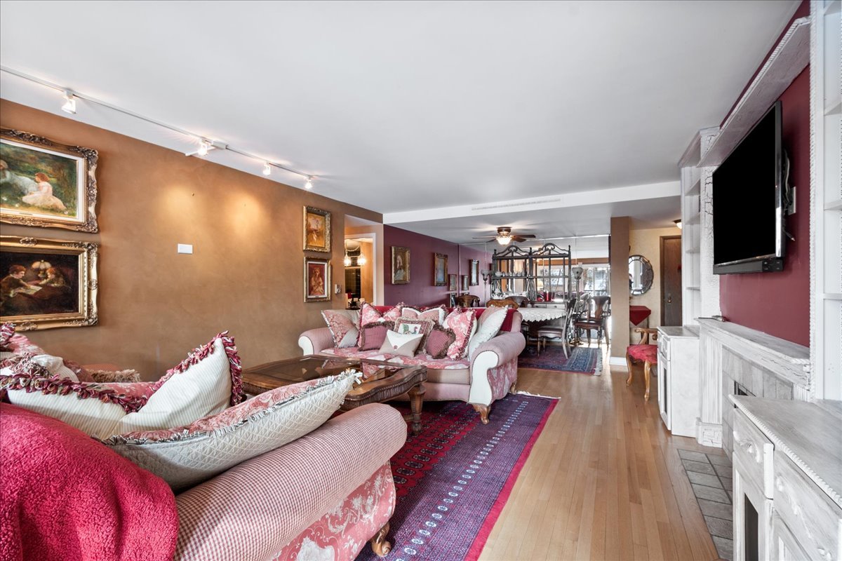 22 Park Lane #220, Park Ridge, IL 60068