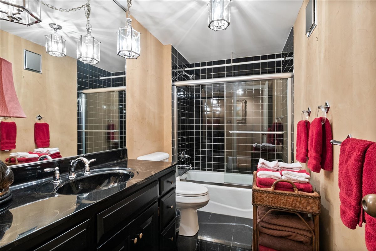 22 Park Lane #220, Park Ridge, IL 60068