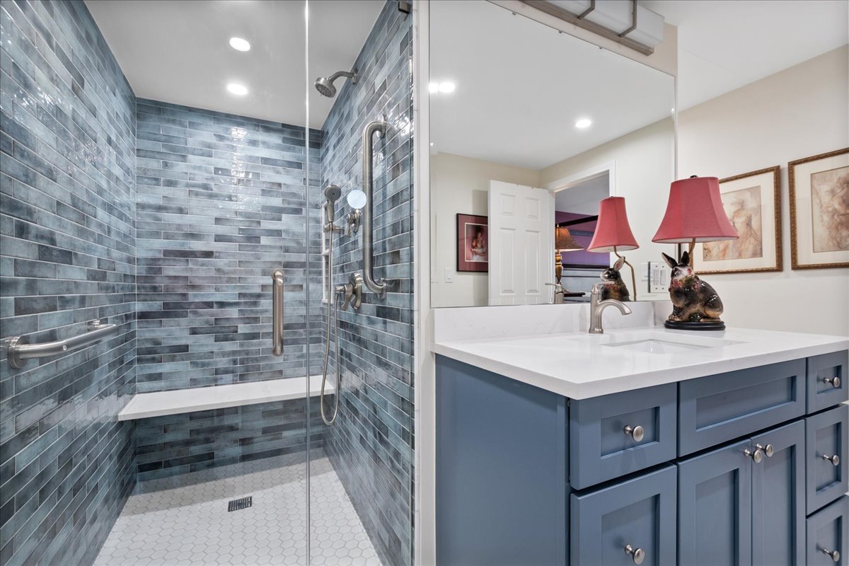 22 Park Lane #220, Park Ridge, IL 60068