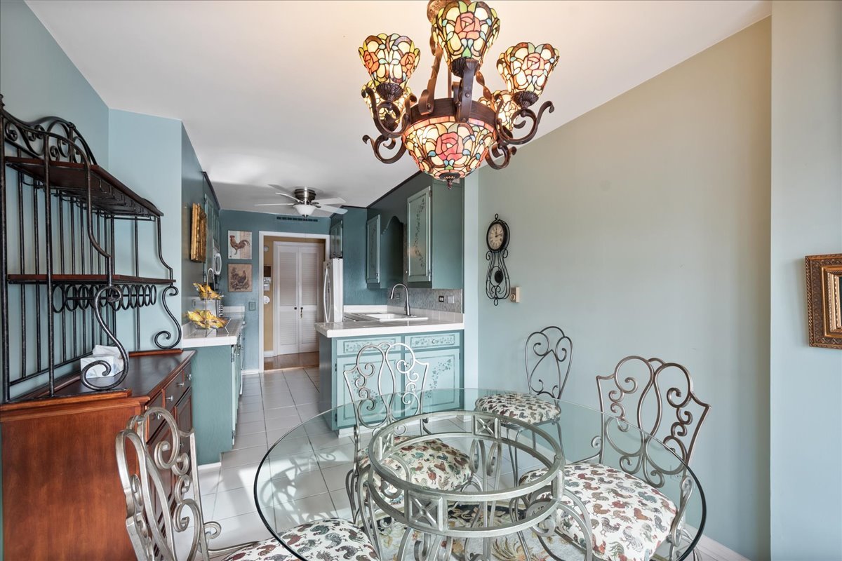 22 Park Lane #220, Park Ridge, IL 60068