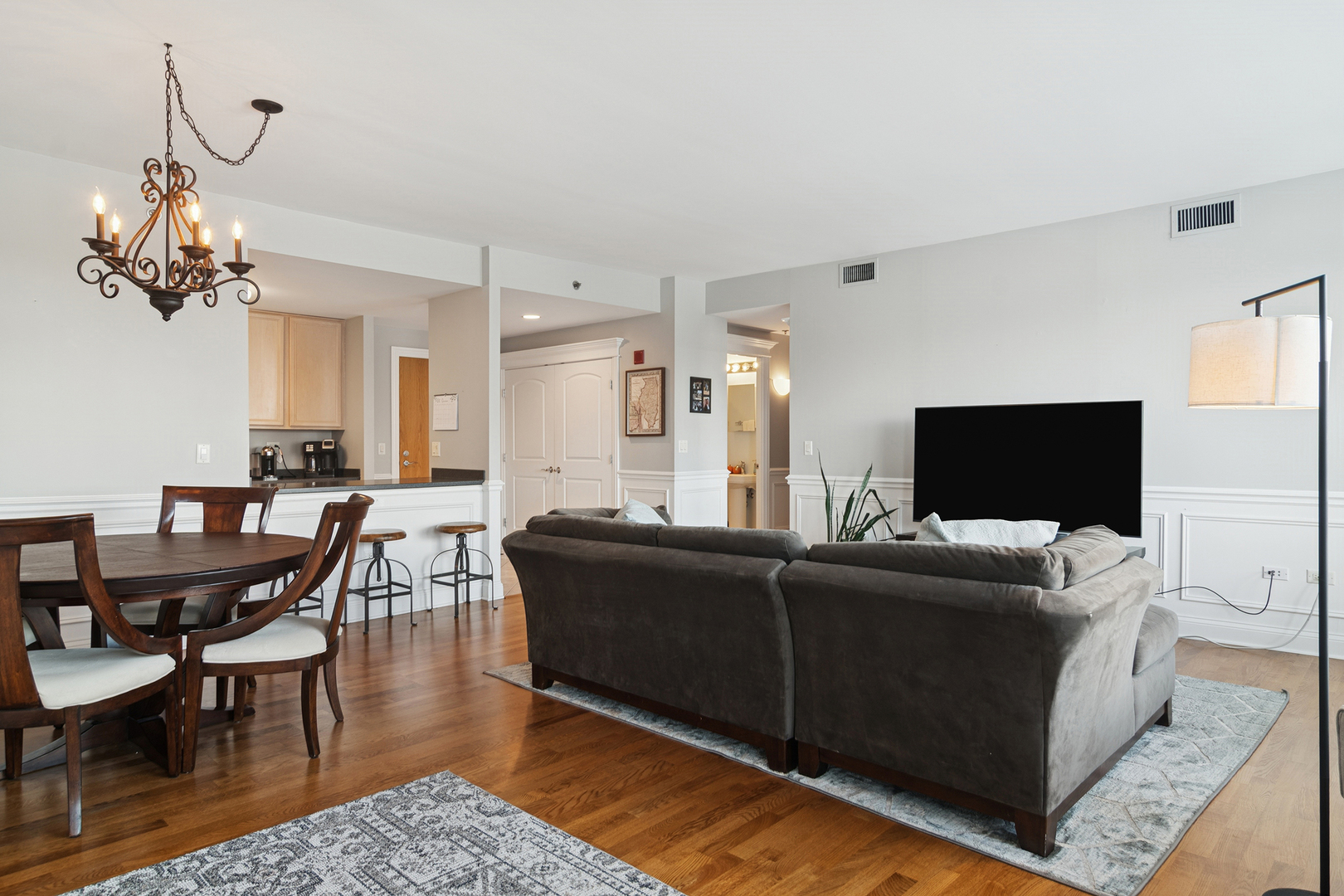 77 S Evergreen Avenue #606, Arlington Heights, IL 60005