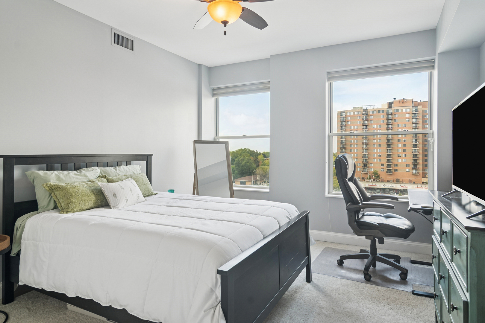 77 S Evergreen Avenue #606, Arlington Heights, IL 60005