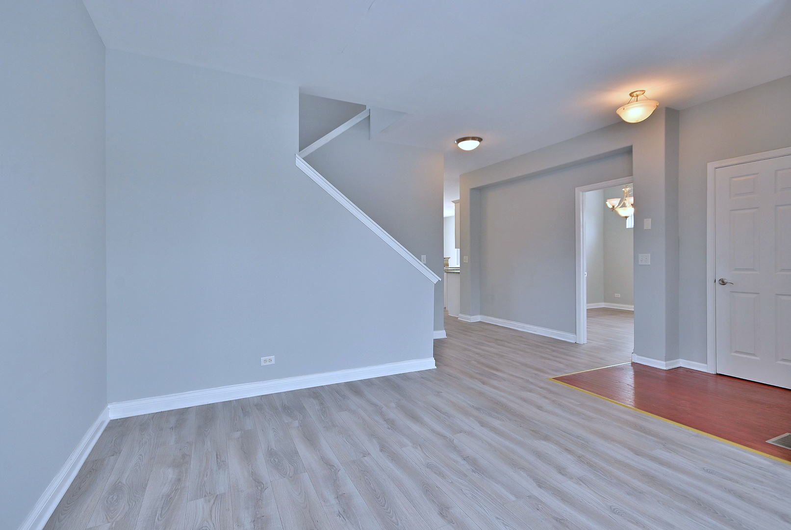 233 Pawtucket Avenue, Elgin, IL 60124