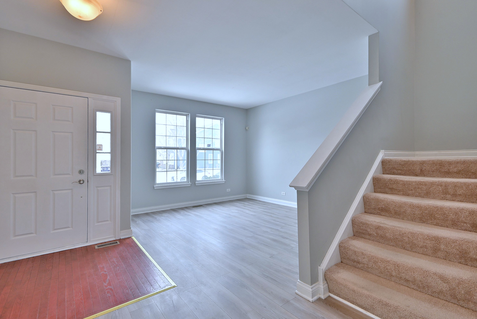 233 Pawtucket Avenue, Elgin, IL 60124