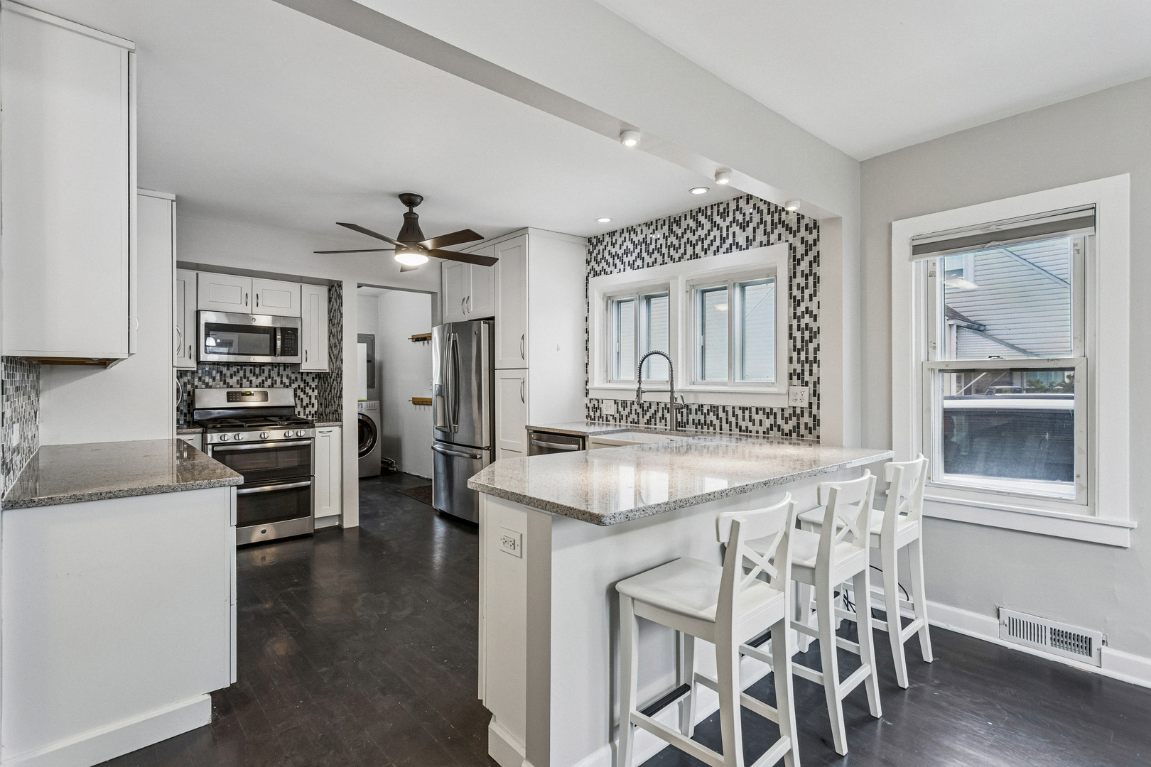 1625 Estes Avenue, Des Plaines, IL 60018