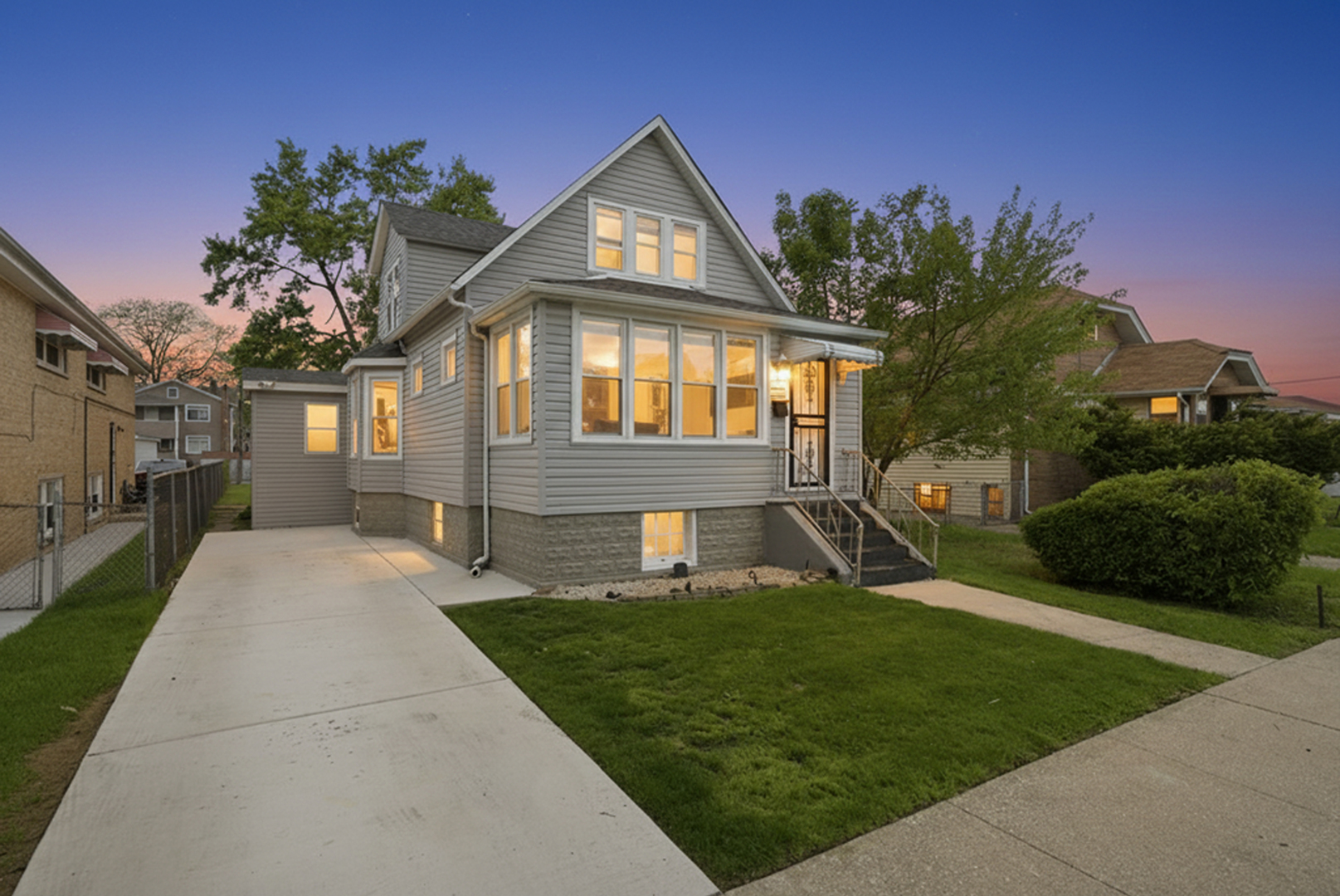 814 S 11th Avenue, Maywood, IL 60153