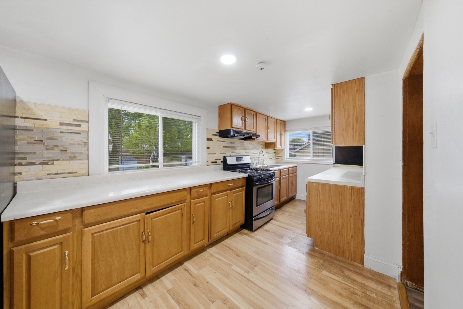 814 S 11th Avenue, Maywood, IL 60153
