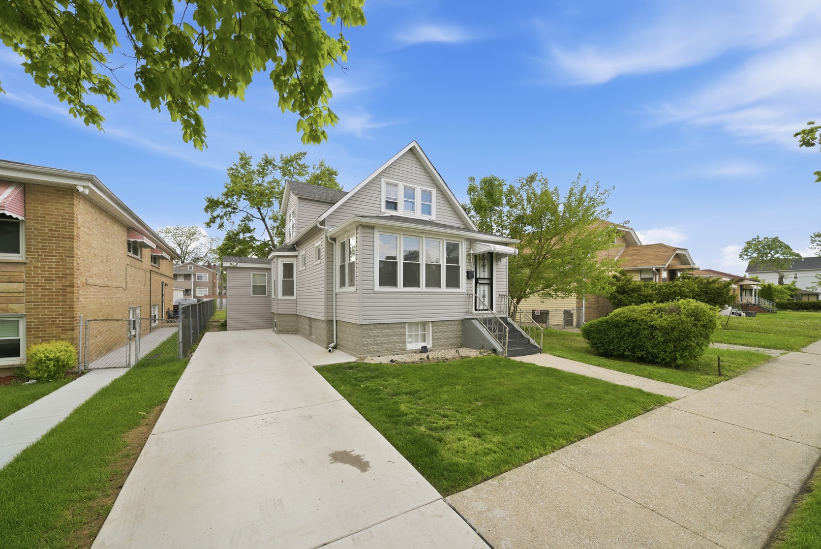 814 S 11th Avenue, Maywood, IL 60153