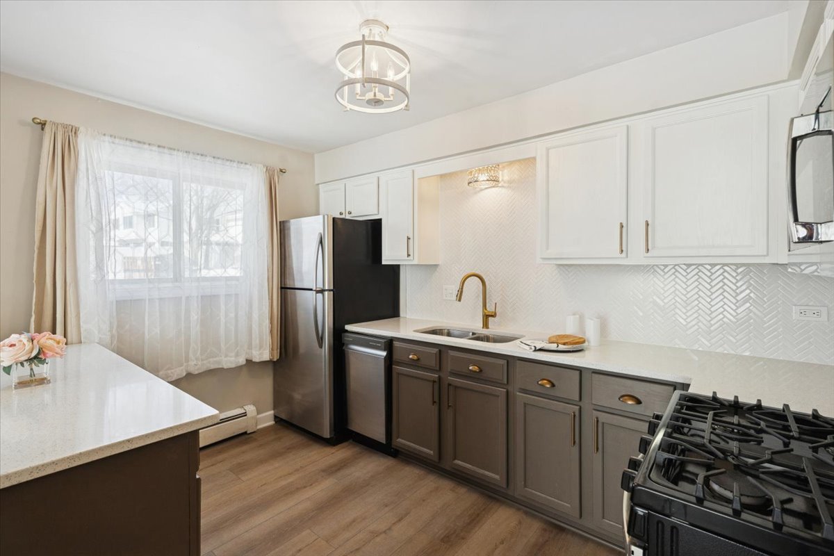 501 Carlysle Drive #7, Clarendon Hills, IL 60514