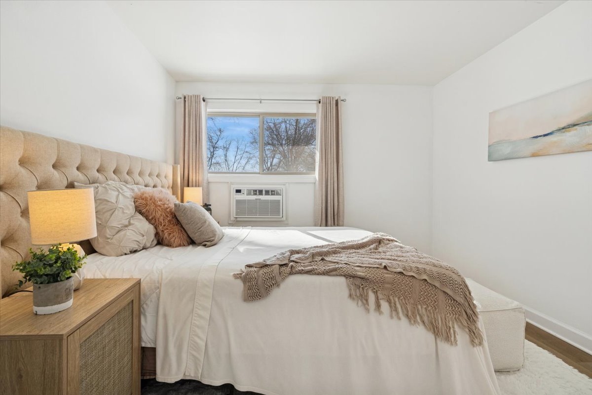 501 Carlysle Drive #7, Clarendon Hills, IL 60514