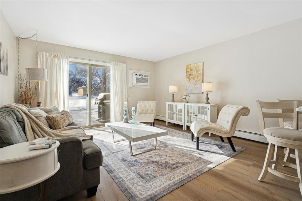 501 Carlysle Drive #7, Clarendon Hills, IL 60514