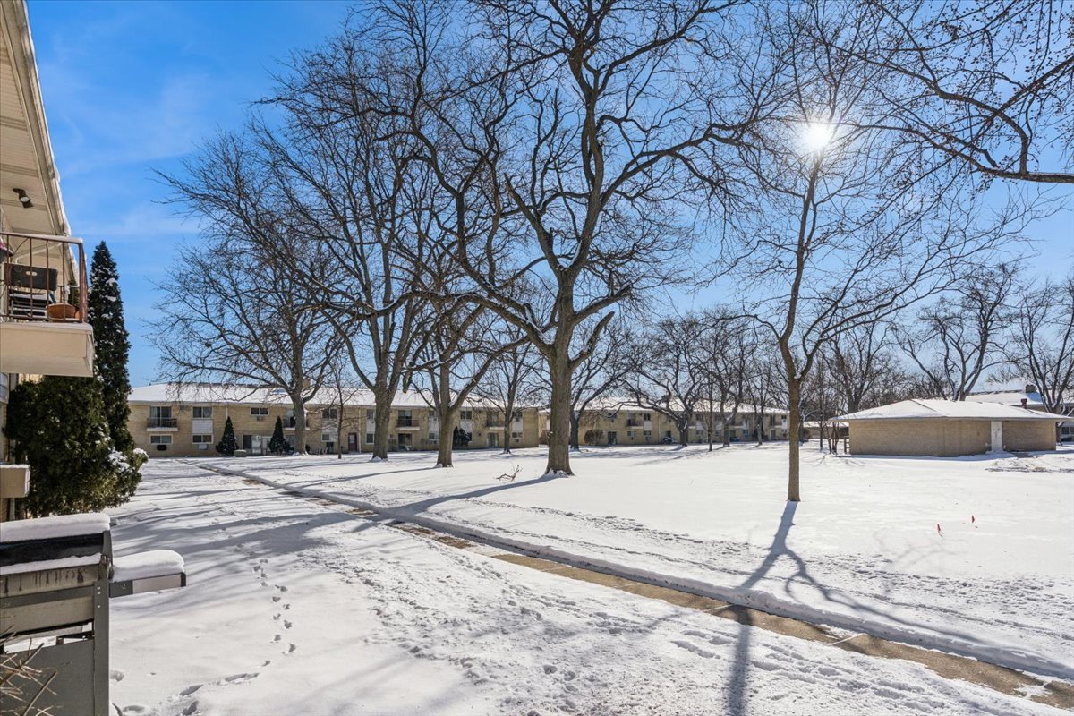 501 Carlysle Drive #7, Clarendon Hills, IL 60514