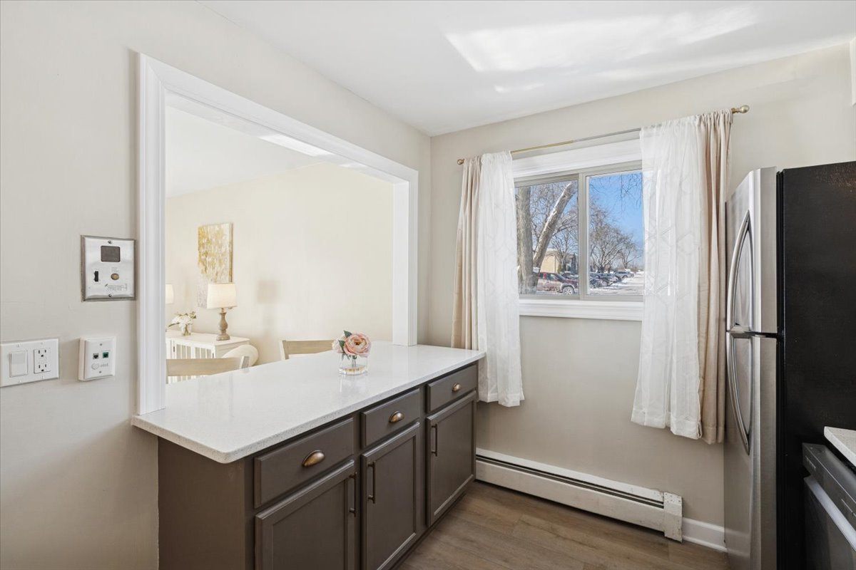 501 Carlysle Drive #7, Clarendon Hills, IL 60514