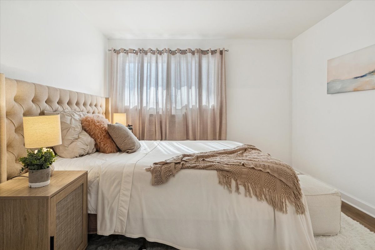 501 Carlysle Drive #7, Clarendon Hills, IL 60514