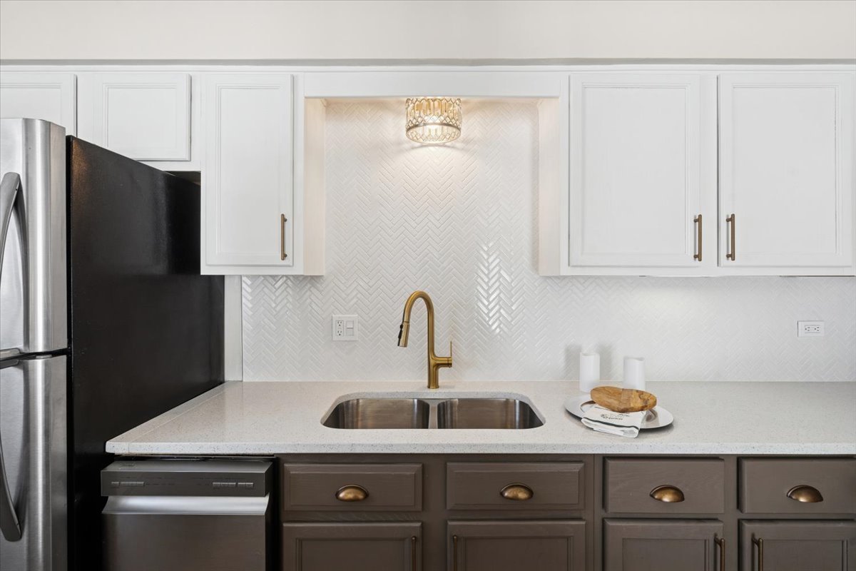 501 Carlysle Drive #7, Clarendon Hills, IL 60514