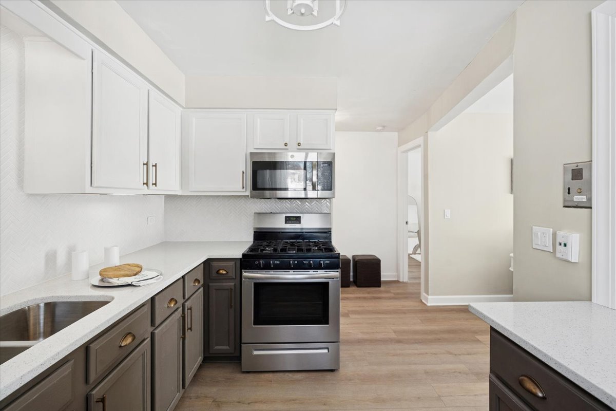 501 Carlysle Drive #7, Clarendon Hills, IL 60514