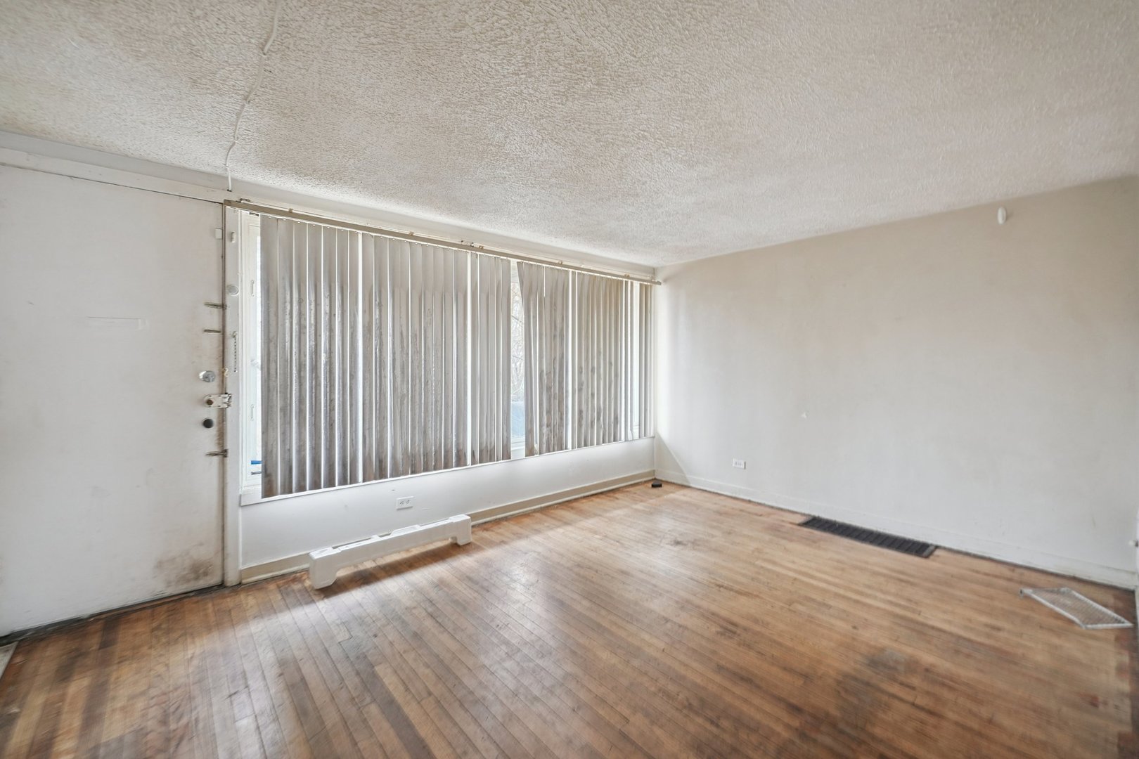 72 E 37th Street, Chicago, IL 60653