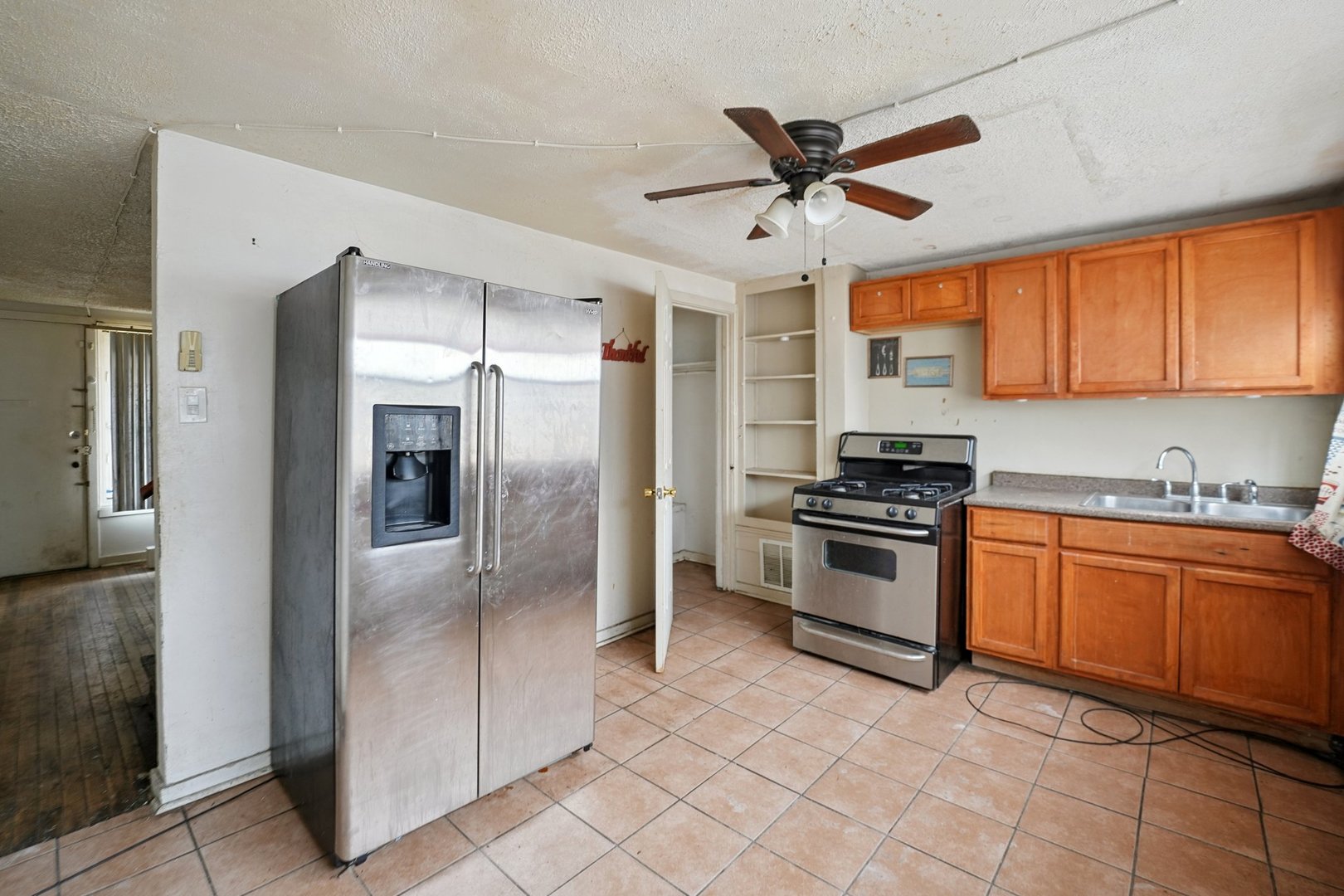 72 E 37th Street, Chicago, IL 60653