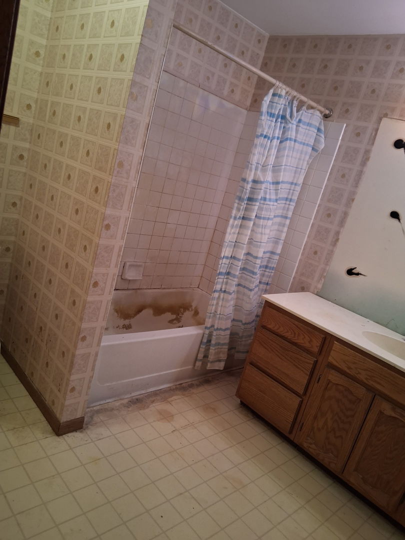 114 W 67th Street, Westmont, IL 60559