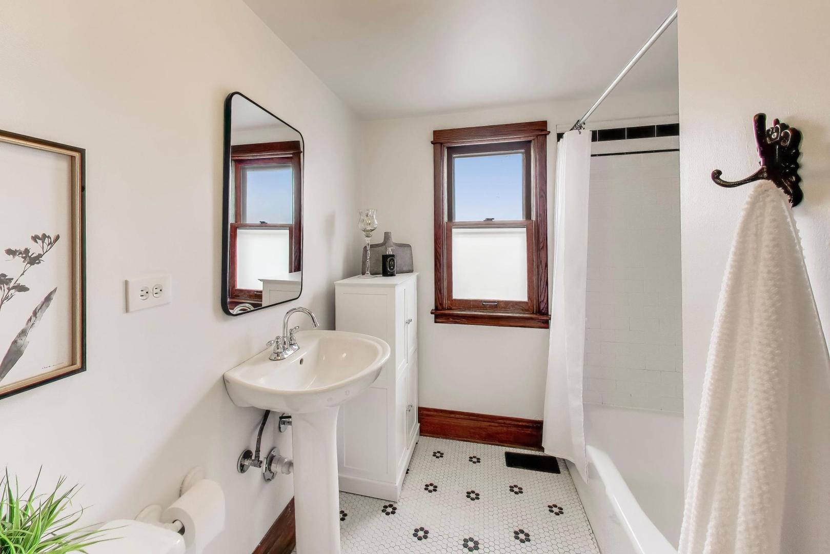 256 Blackhawk Road, Riverside, IL 60546