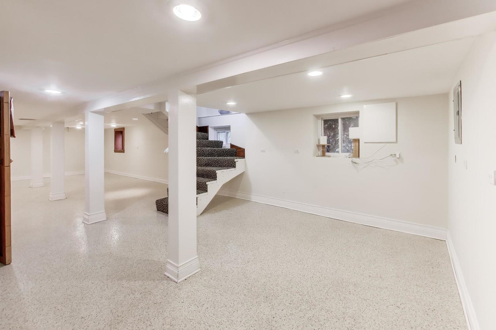 256 Blackhawk Road, Riverside, IL 60546