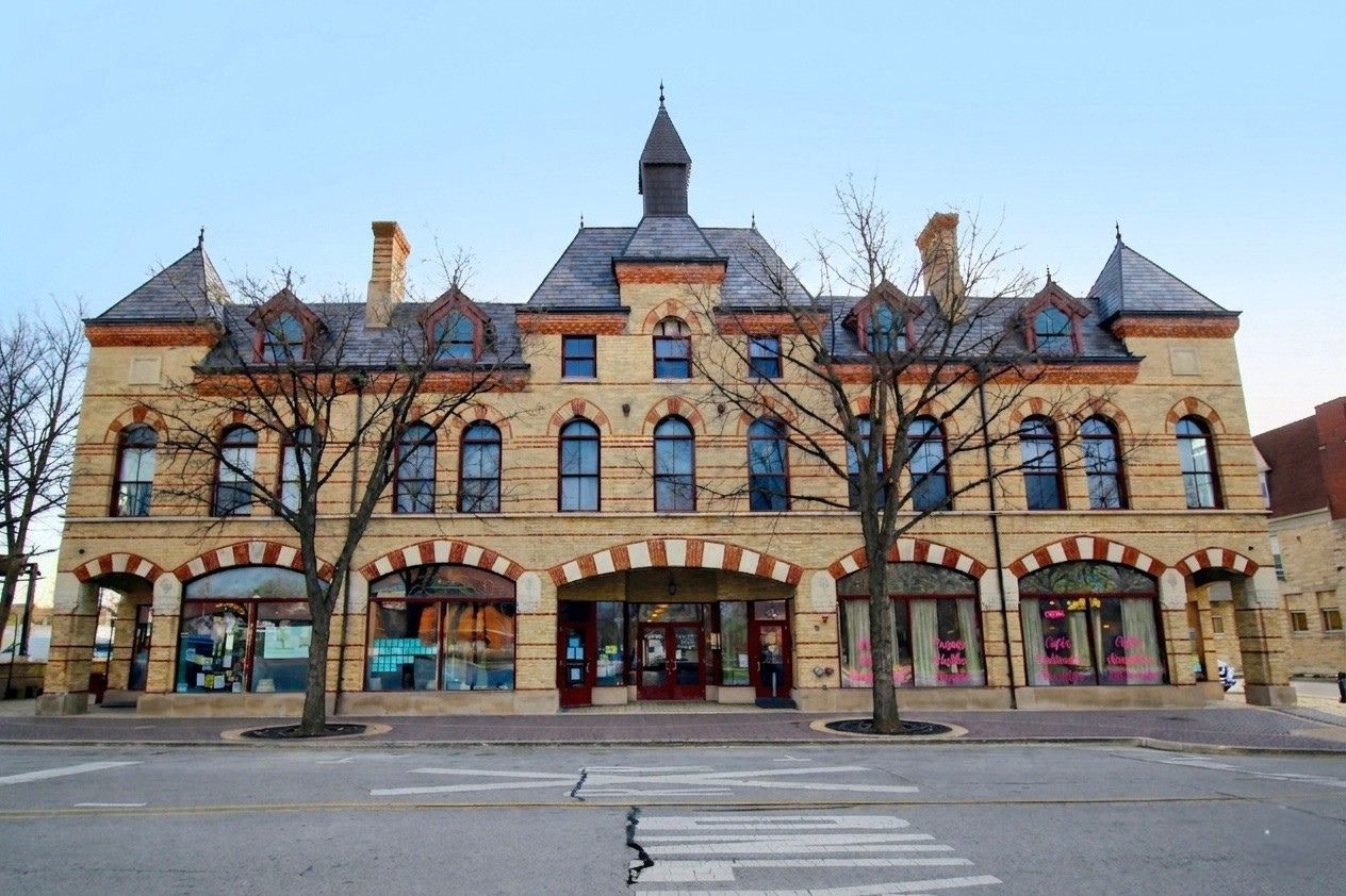 256 Blackhawk Road, Riverside, IL 60546