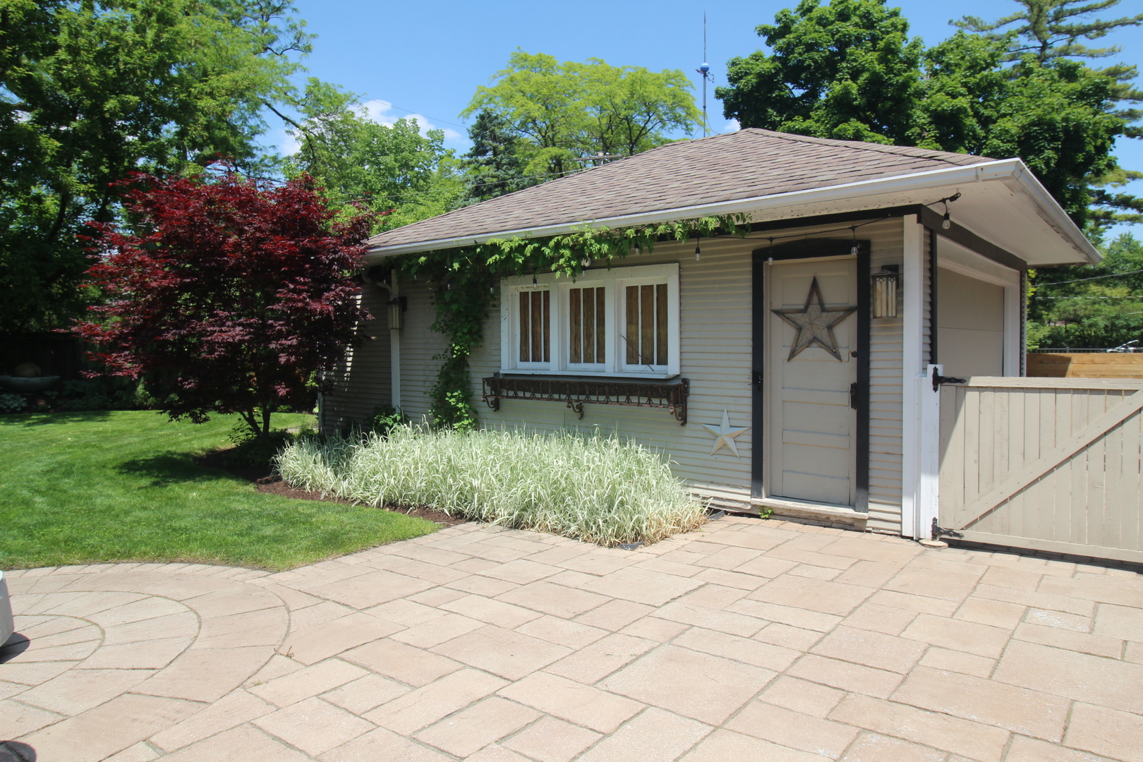 256 Blackhawk Road, Riverside, IL 60546