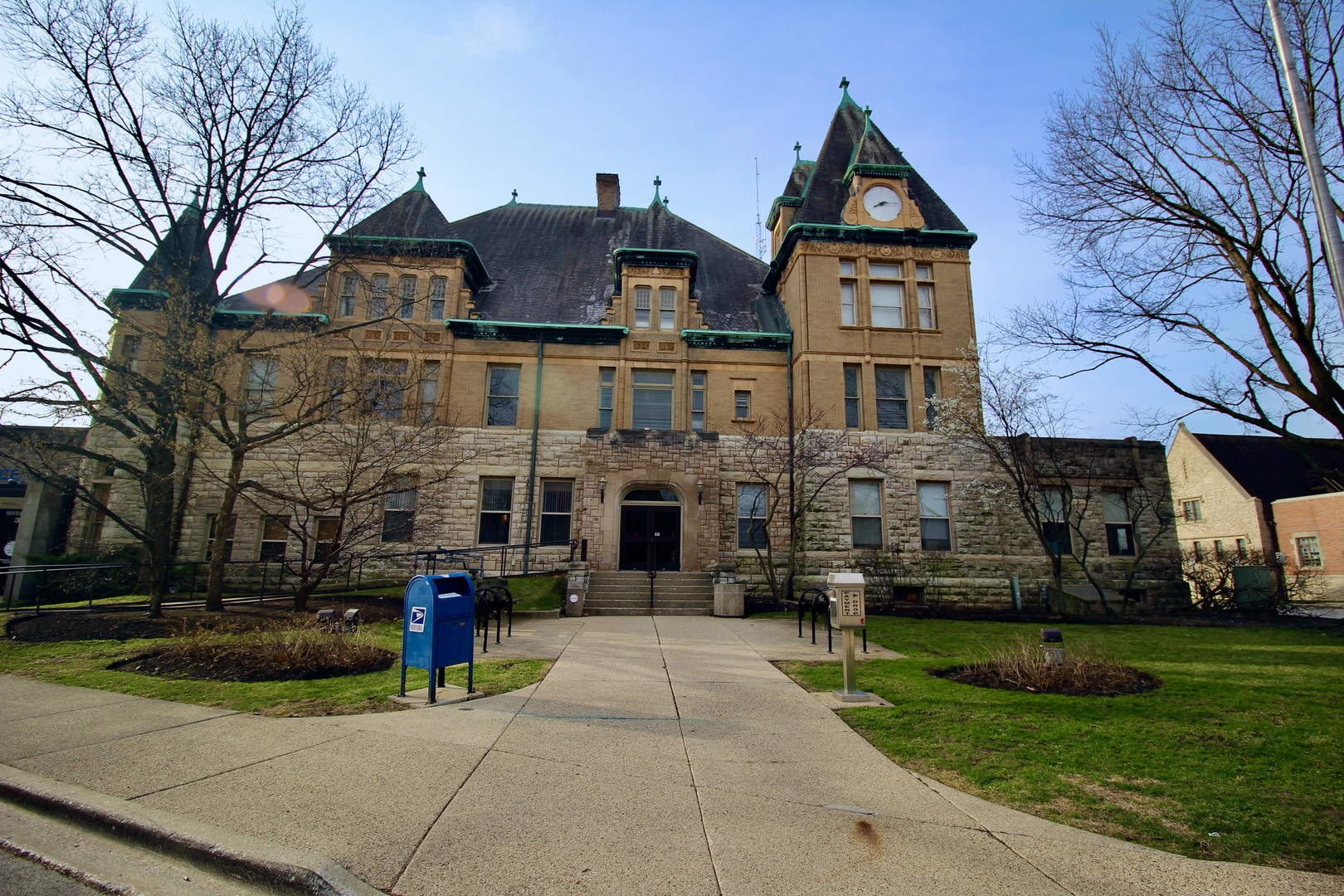 256 Blackhawk Road, Riverside, IL 60546