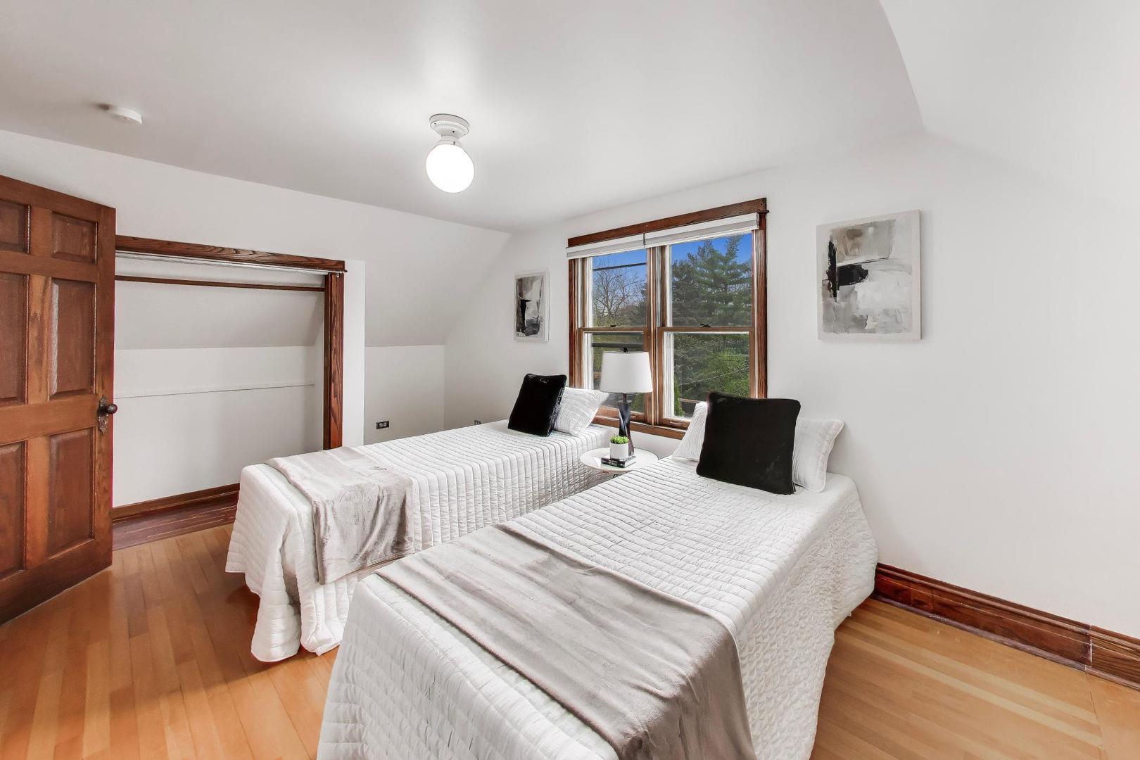 256 Blackhawk Road, Riverside, IL 60546