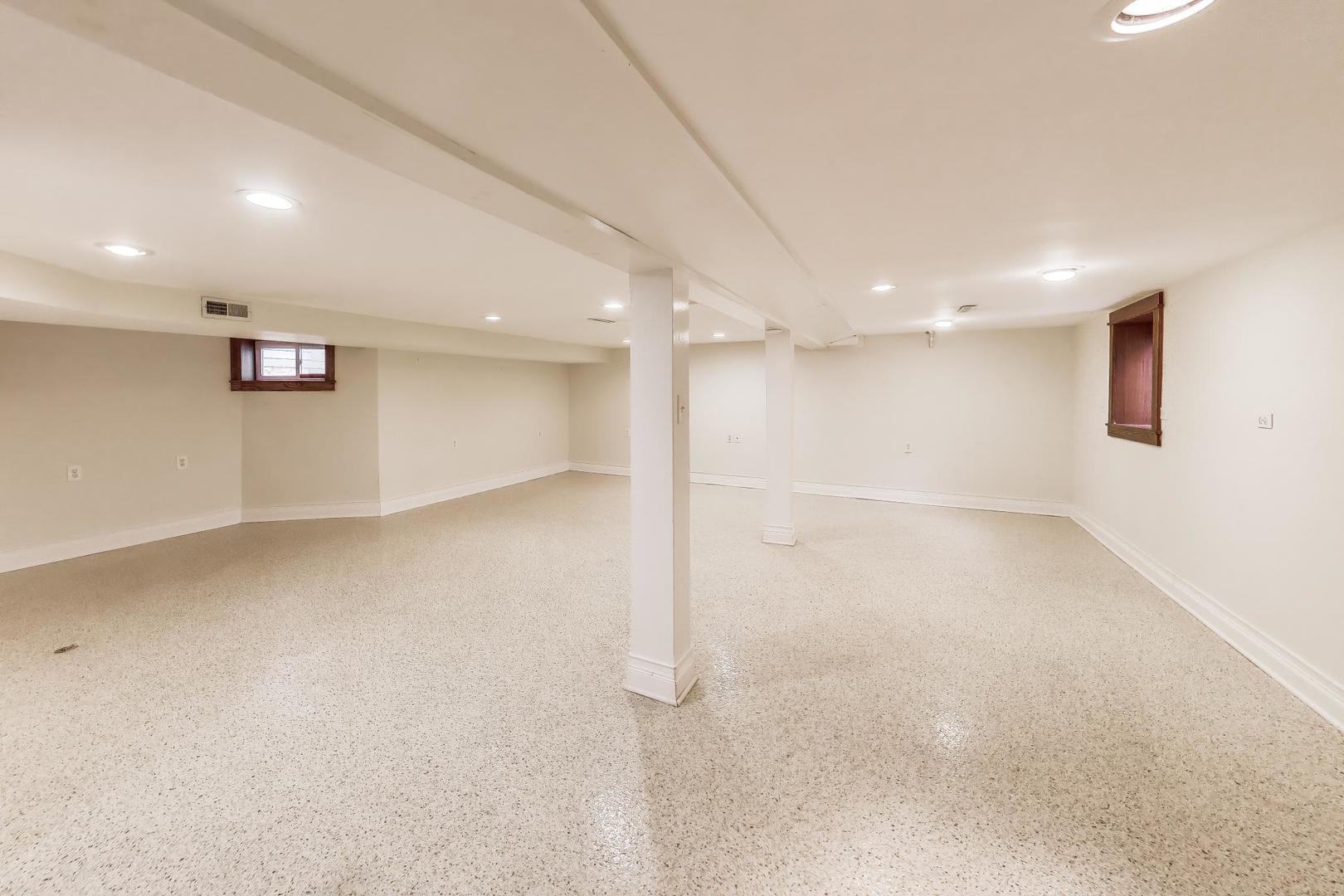 256 Blackhawk Road, Riverside, IL 60546