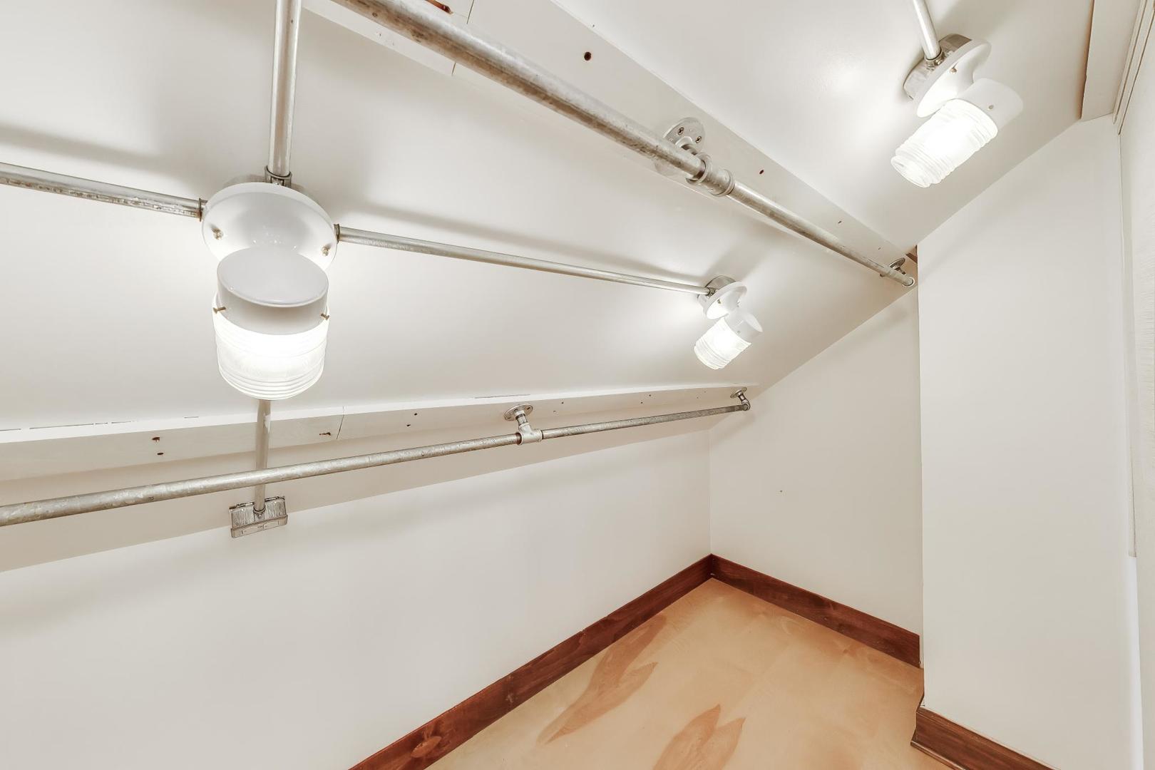 256 Blackhawk Road, Riverside, IL 60546