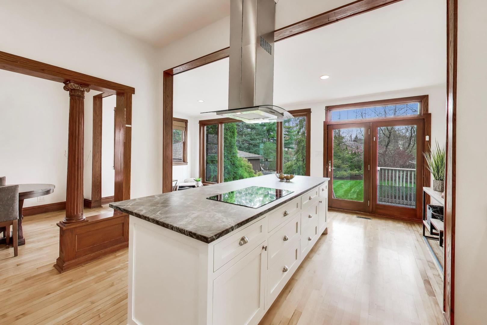 256 Blackhawk Road, Riverside, IL 60546